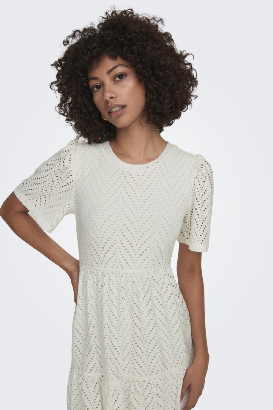  JACQUELINE DE YONG 15254680-Cloud-Dancer