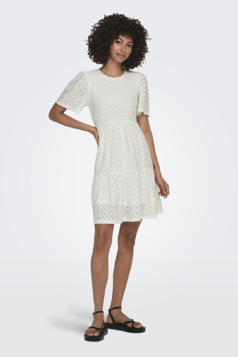  JACQUELINE DE YONG 15254680-Cloud-Dancer