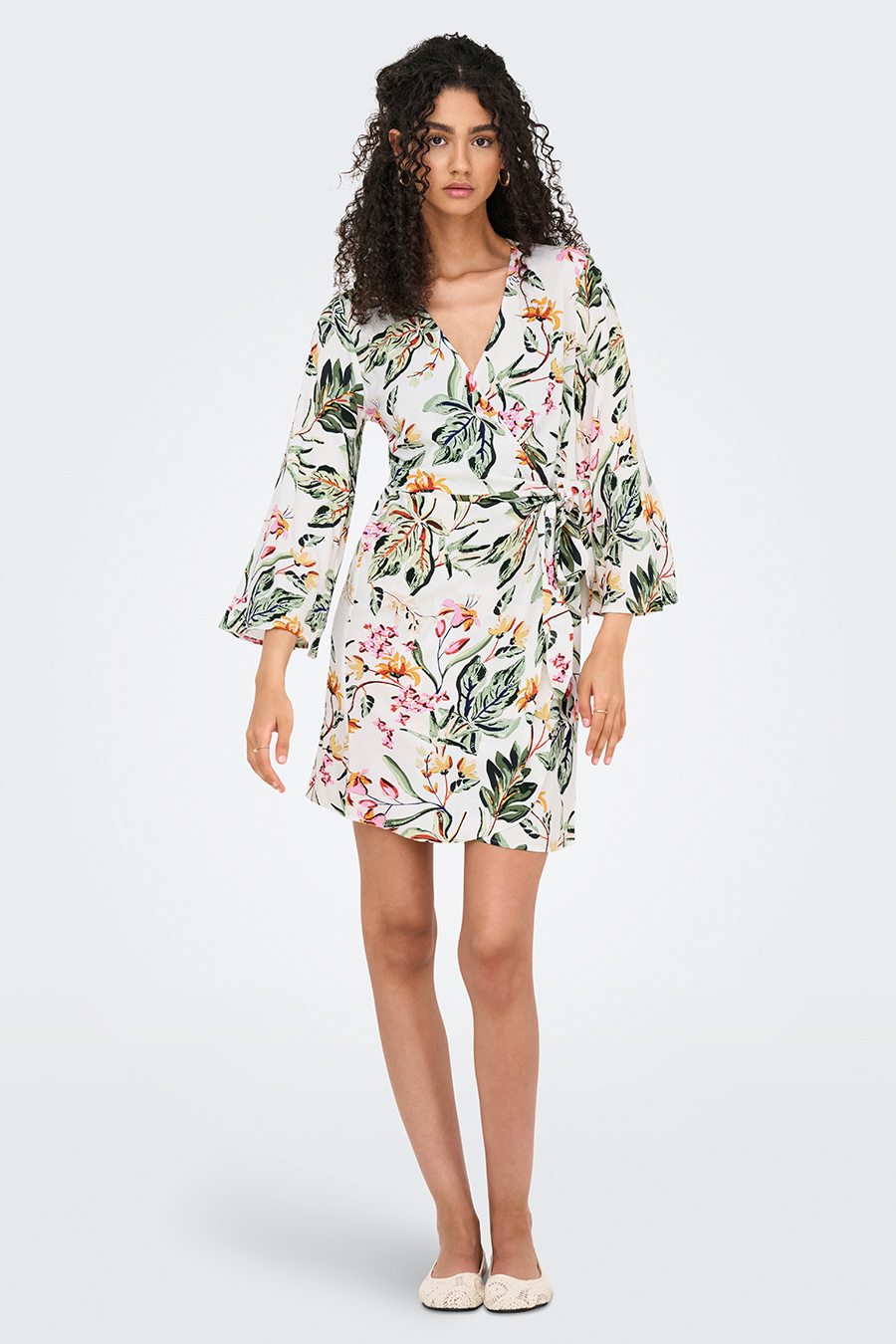 Vapaa-ajan mekko JACQUELINE DE YONG 15321349-Cloud-Dancer