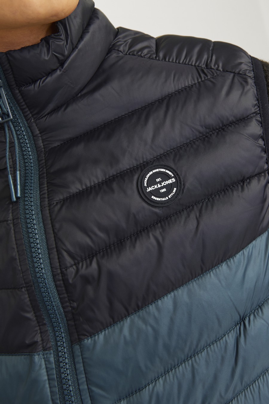 Жилет JACK & JONES 12258457-Magical-Fores